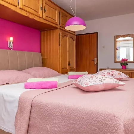 Slavinj Apartment *